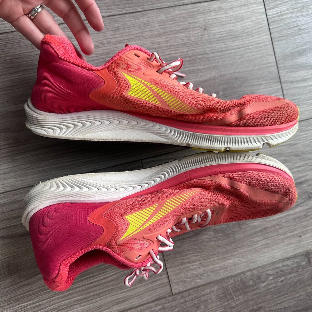 Coral and Yellow Altra Torin 5 shoes - Picture 3 of 8